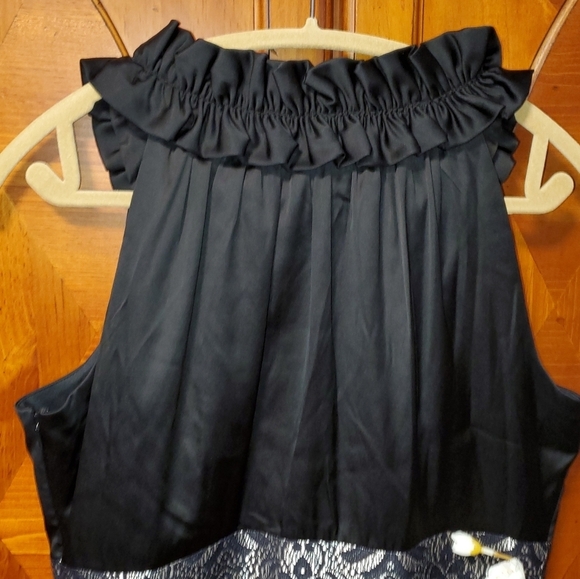 Cocktail Dress Black and Silver Lace with Ruffle Neckline size 14 - Picture 7 of 8